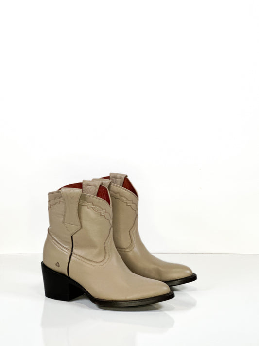 Cherokee Champagne Boots