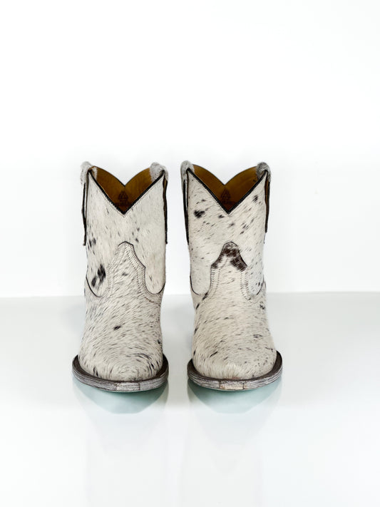 Azeri Chapel Cowhide