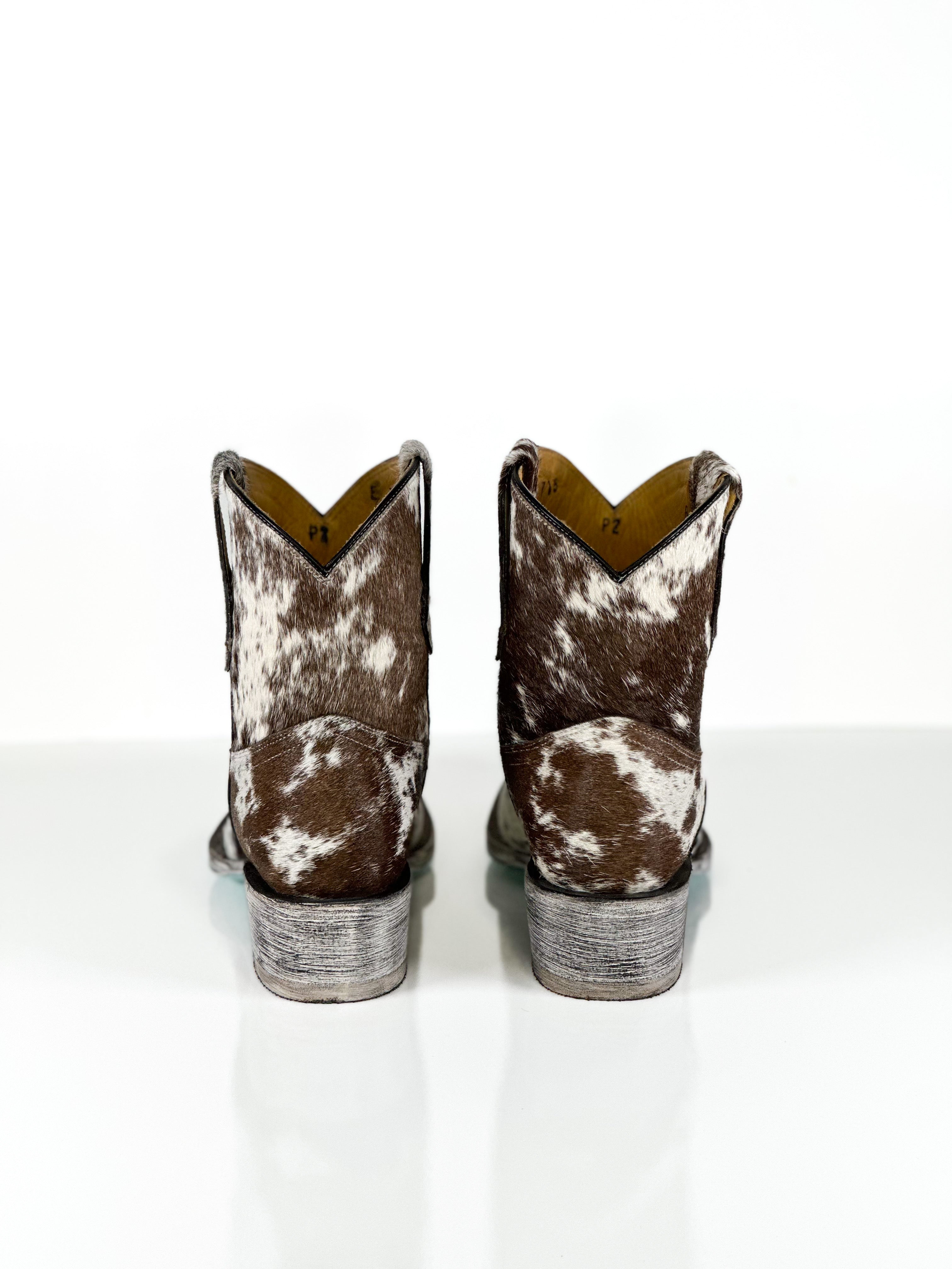 Azeri Obsidian Cowhide