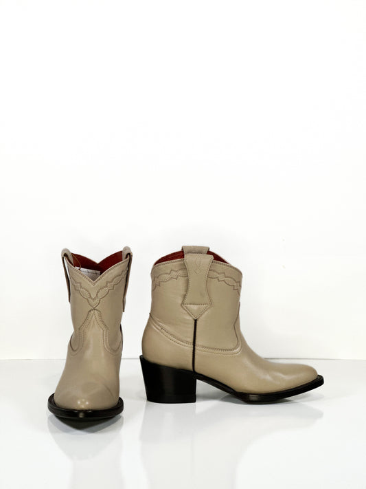 Cherokee Champagne Boots