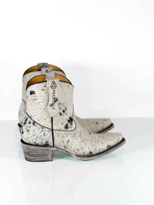 Azeri Chapel Cowhide