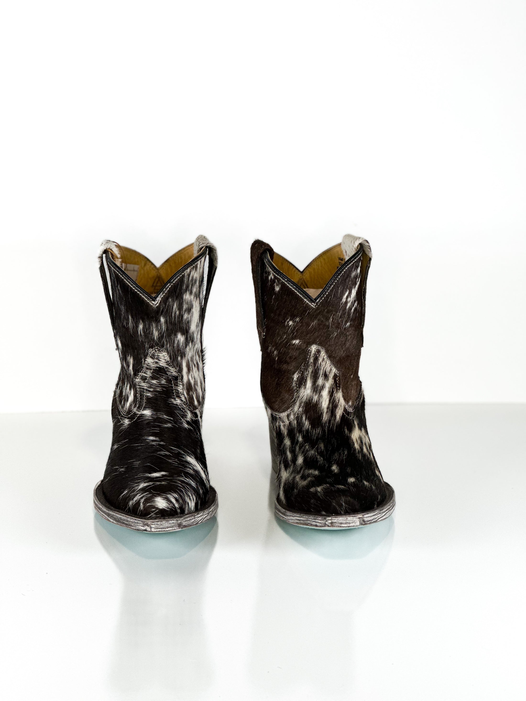 Azeri Mustang cowhide