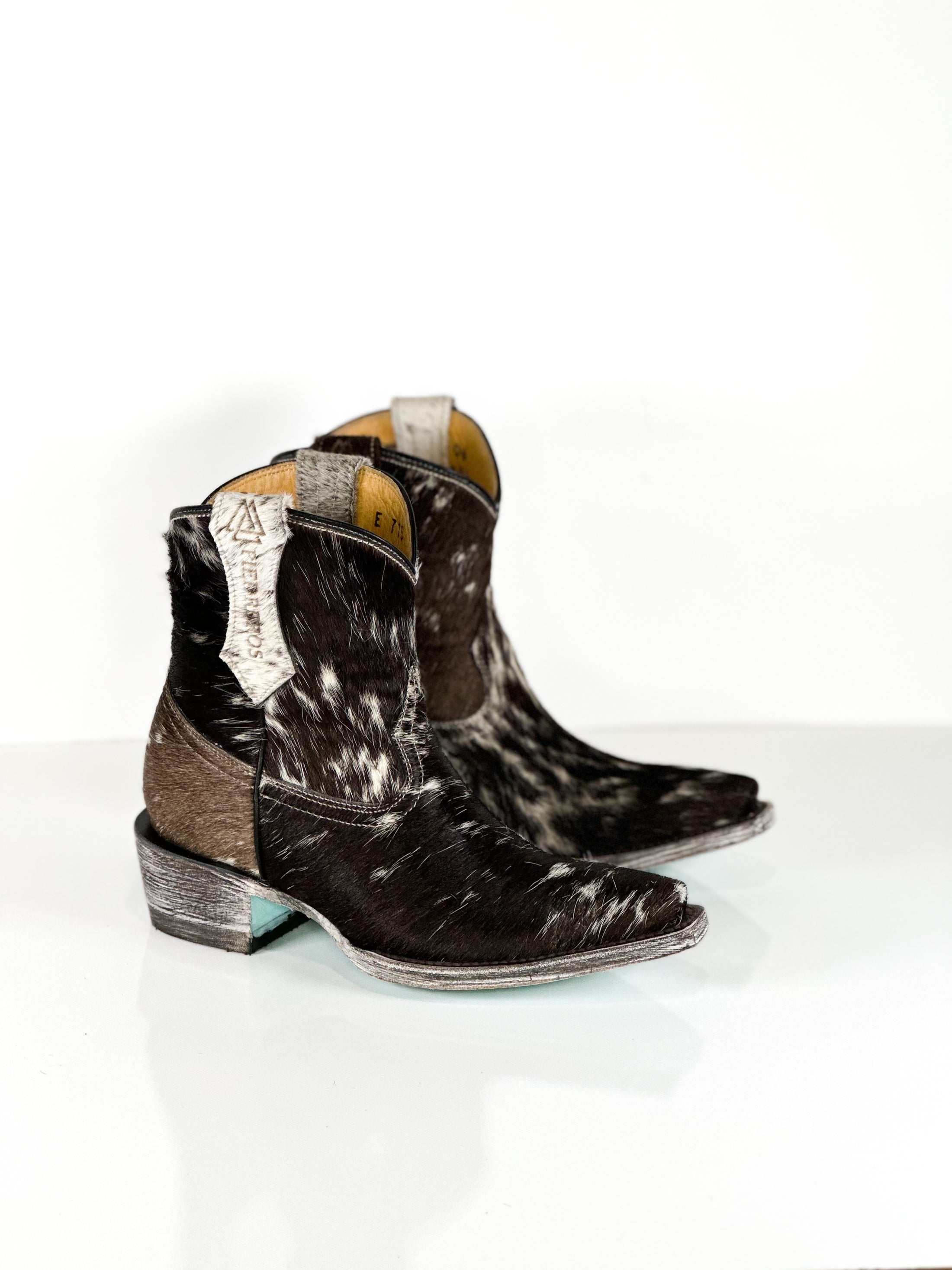 Azeri Mustang cowhide