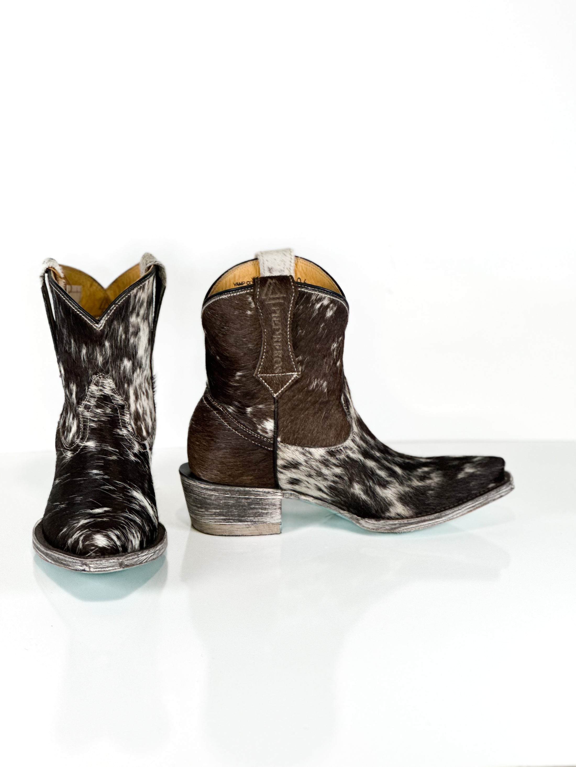 Azeri Mustang cowhide