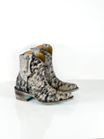 Load image into Gallery viewer, Azeri Tuxedo Cowhide Boots