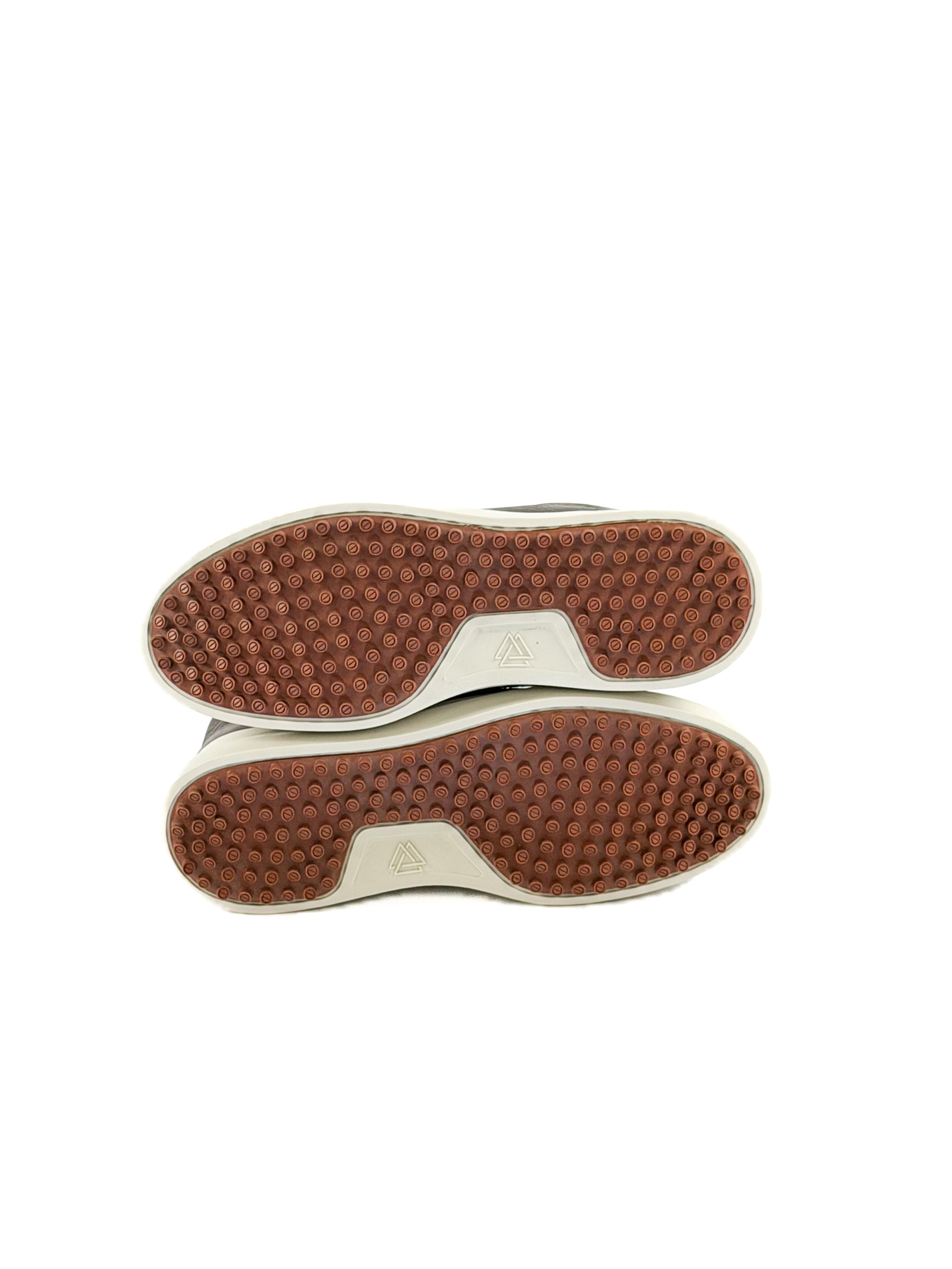 Bottom of a coñag durable traction sneakers