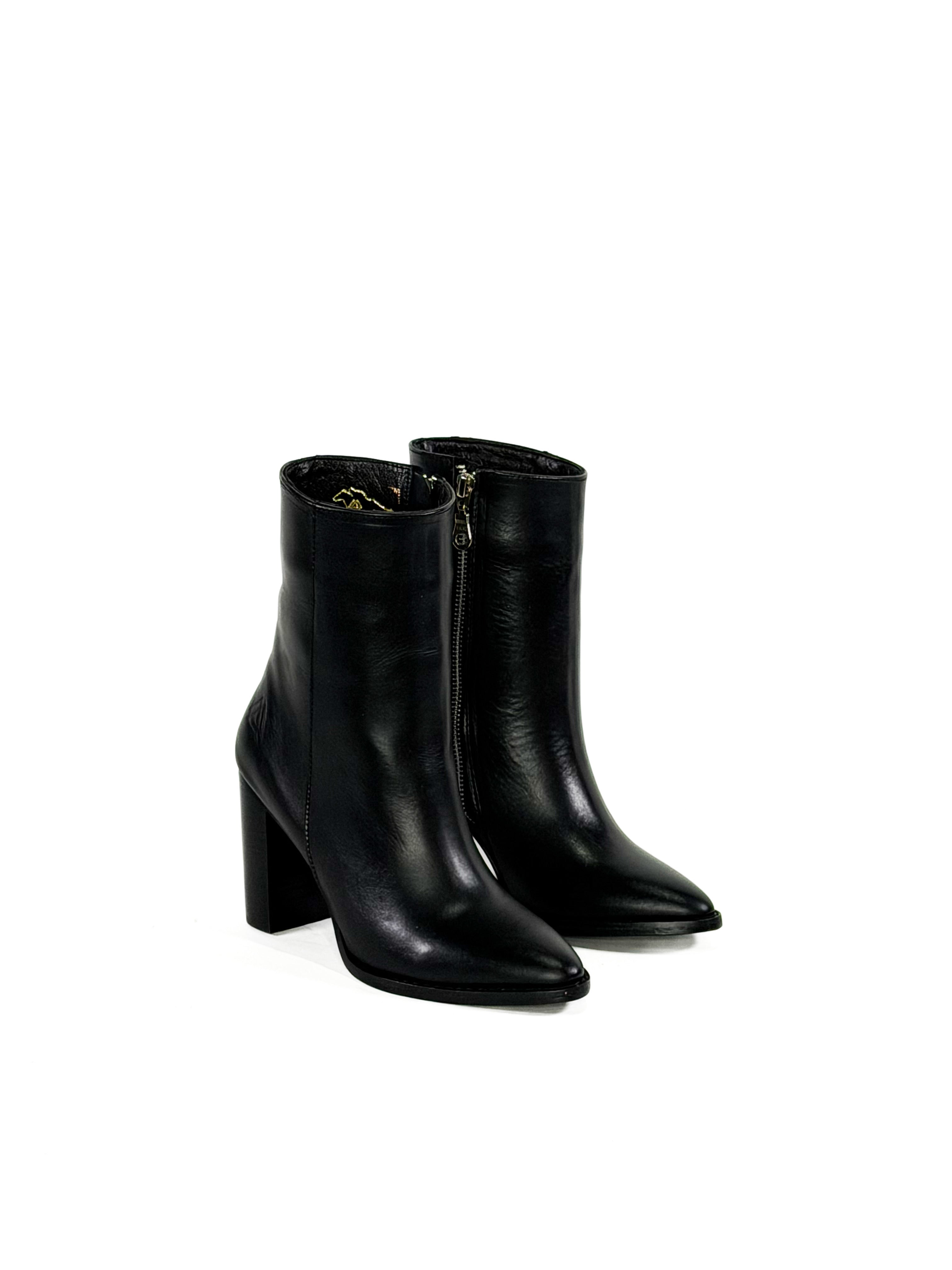 Piedreros ankle booties Black